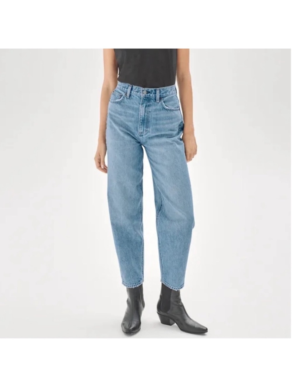 ARITZIA DENIM FORUM The Gia High Rise Carrot Jean Womens 26 Light Wash Tapered.